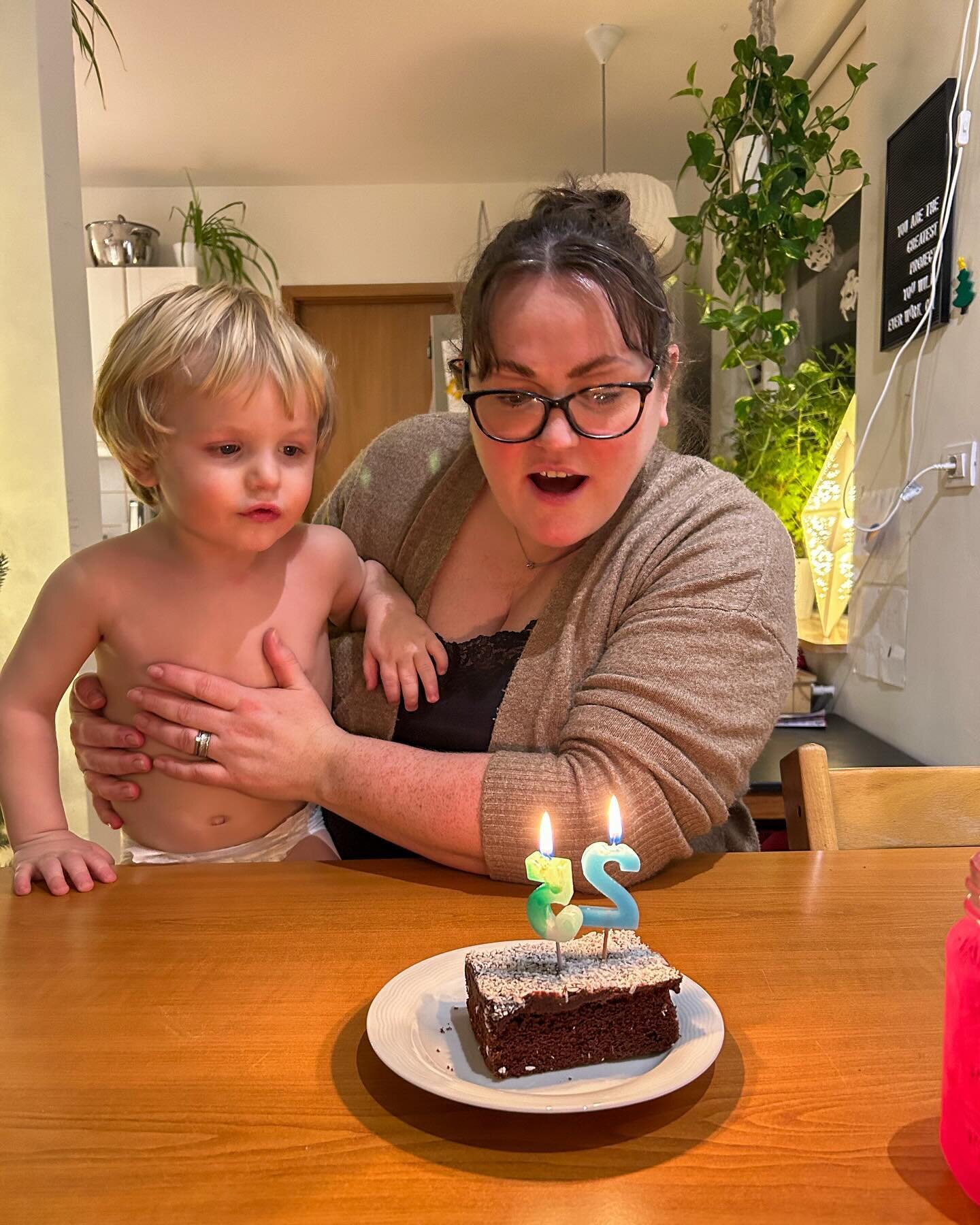 This is (not) 25 🤣 &hellip;but when you have a 2 year old and a 5 year old, these are the candles you have on hand - and yes, the Viking did try 52 🤦🏻&zwj;♀️ cheeky!! 

It&rsquo;s been a great birthday 🎂 

We started with a family trip to the den